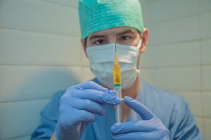 Az EU gyorsítja a koronavírus elleni vakcinák gyártását, és javítja a tagországok közötti elosztásukat